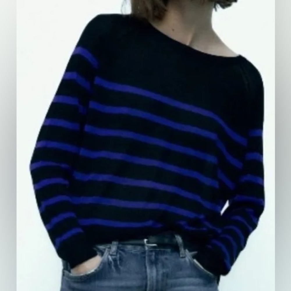 ZARA BASIC KNIT SWEATER
Color: BLUE / BLACK * Size: L